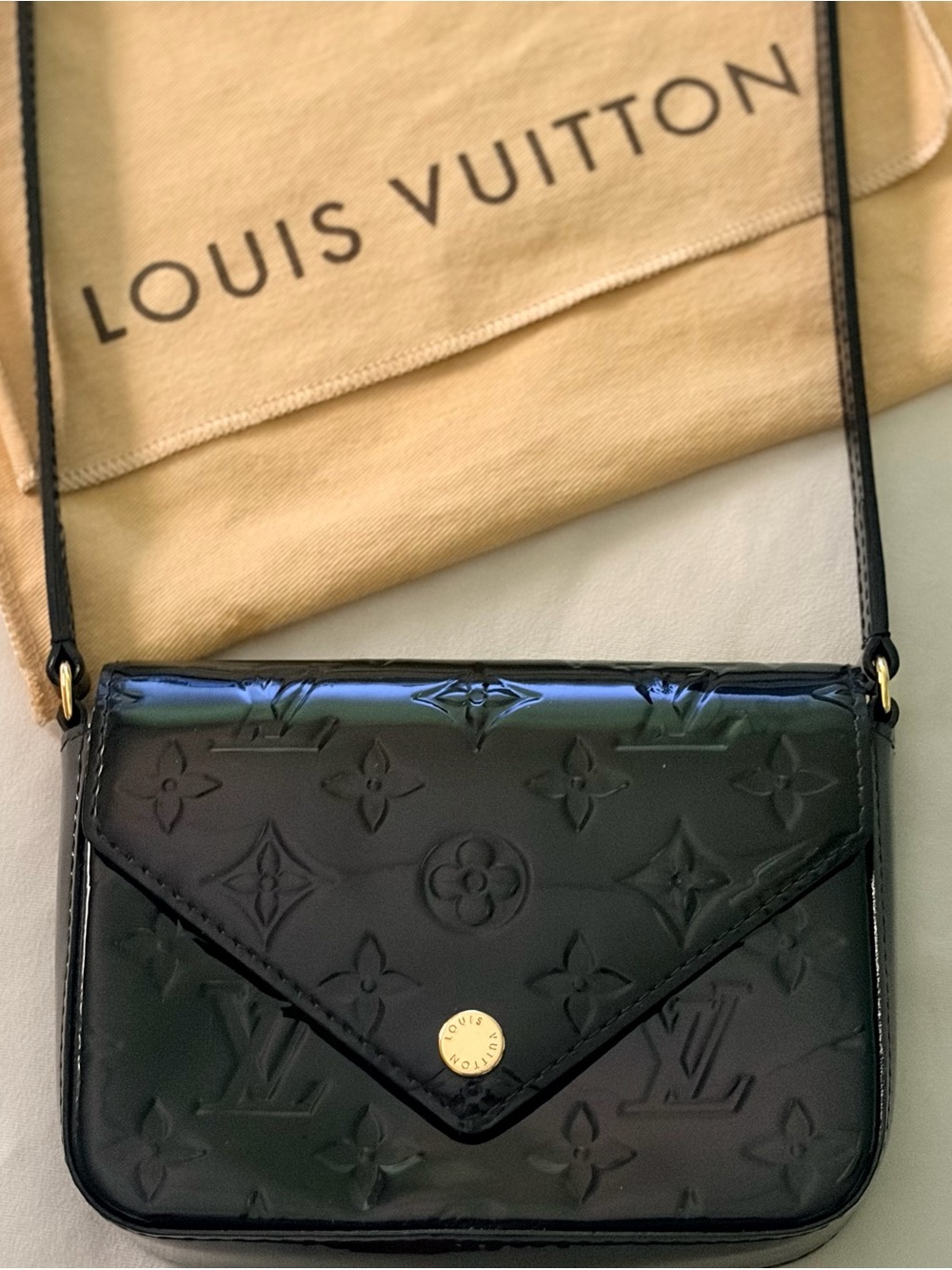Louis Vuitton Vernis Sac Lucie Black (Noir) - M90283
